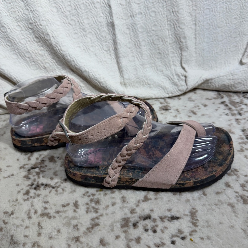 Muk Luks Pink Braided Sandals pink/Blush size 7 great condition!